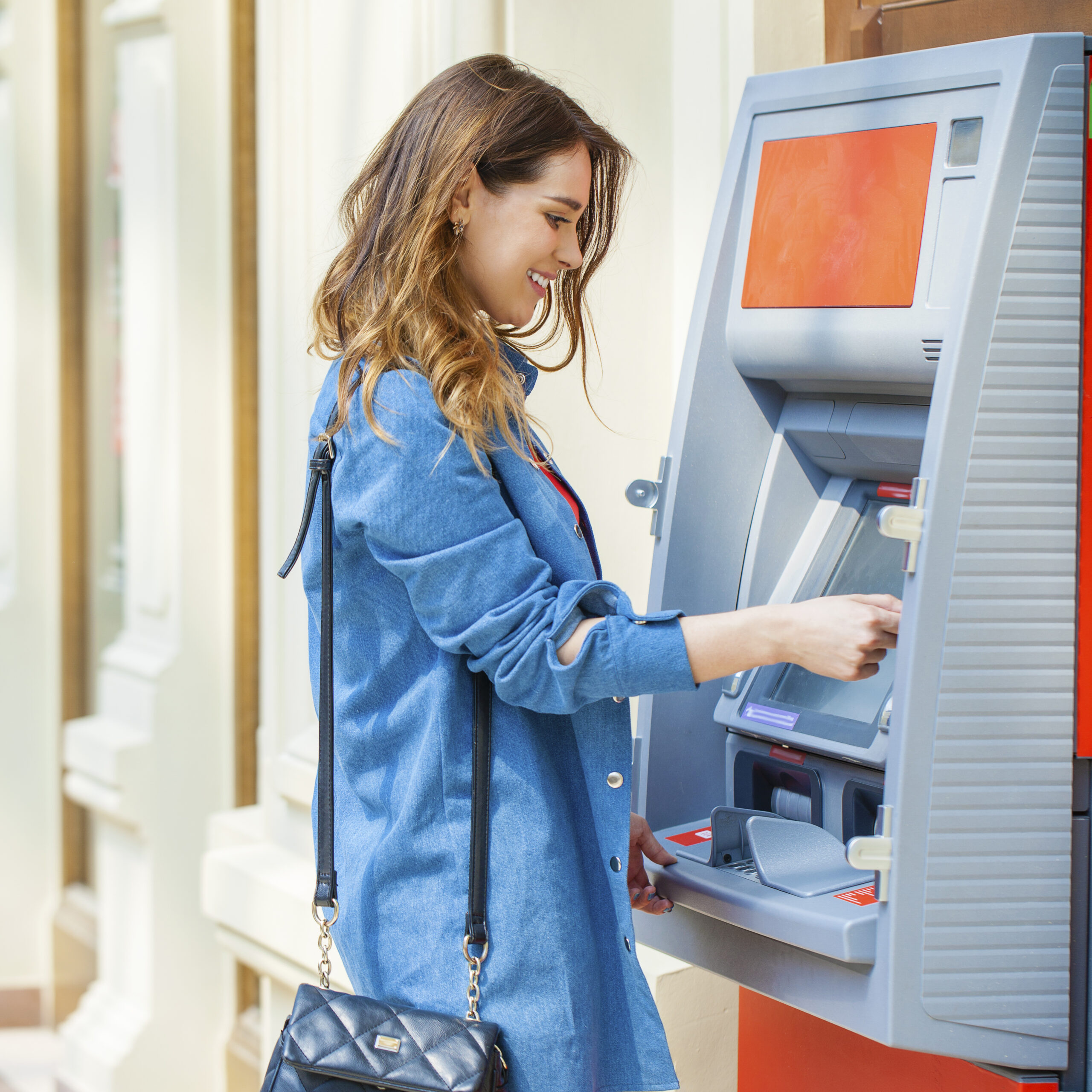 How Does an ATM Machine Work? A Quick Guide to Cash Withdrawal